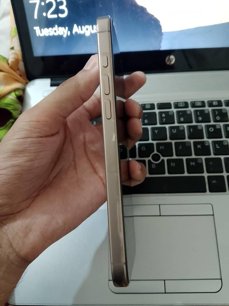 Apple iPhone 16 Pro Max 3
