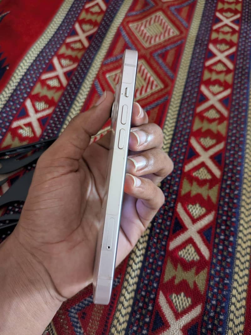 Apple iPhone 13 2