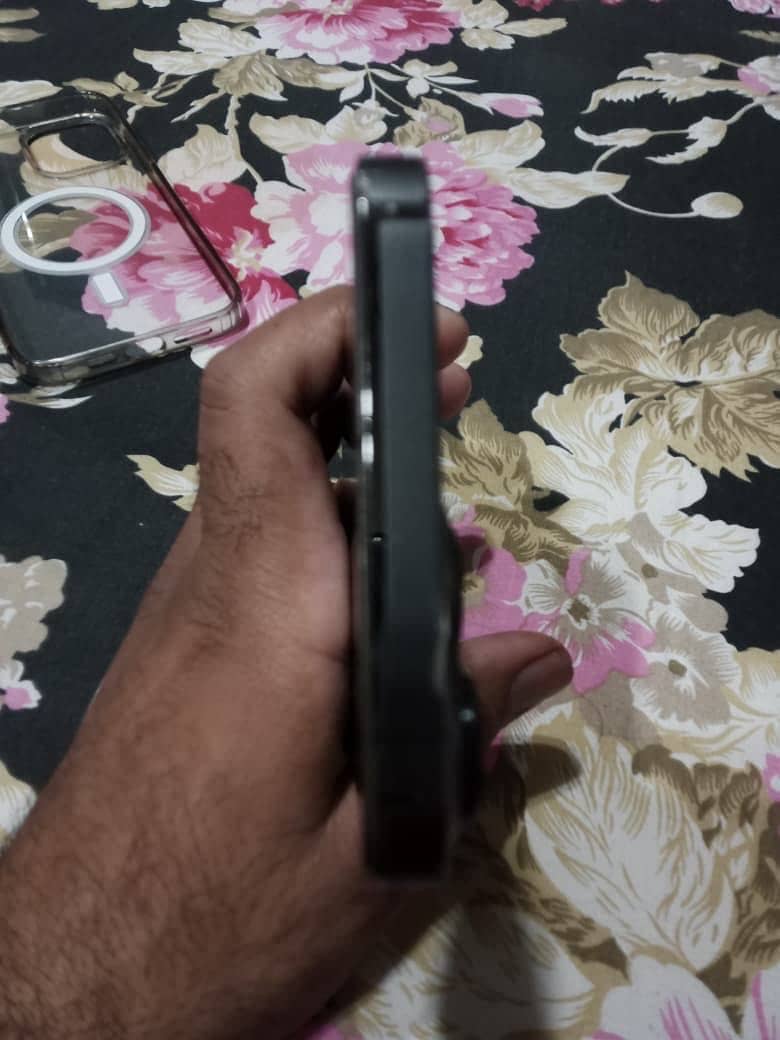 Apple iPhone 13 Pro Max 1