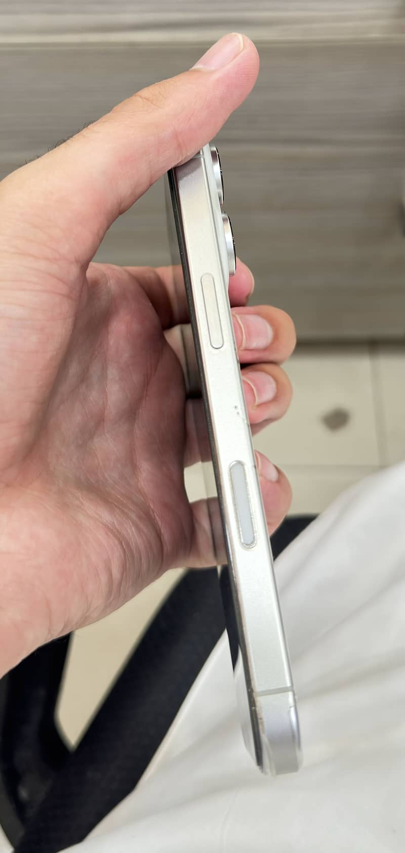Apple iPhone 16 Pro 2