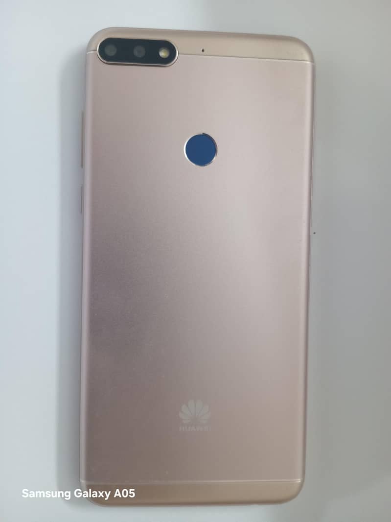 Honor 7C 1
