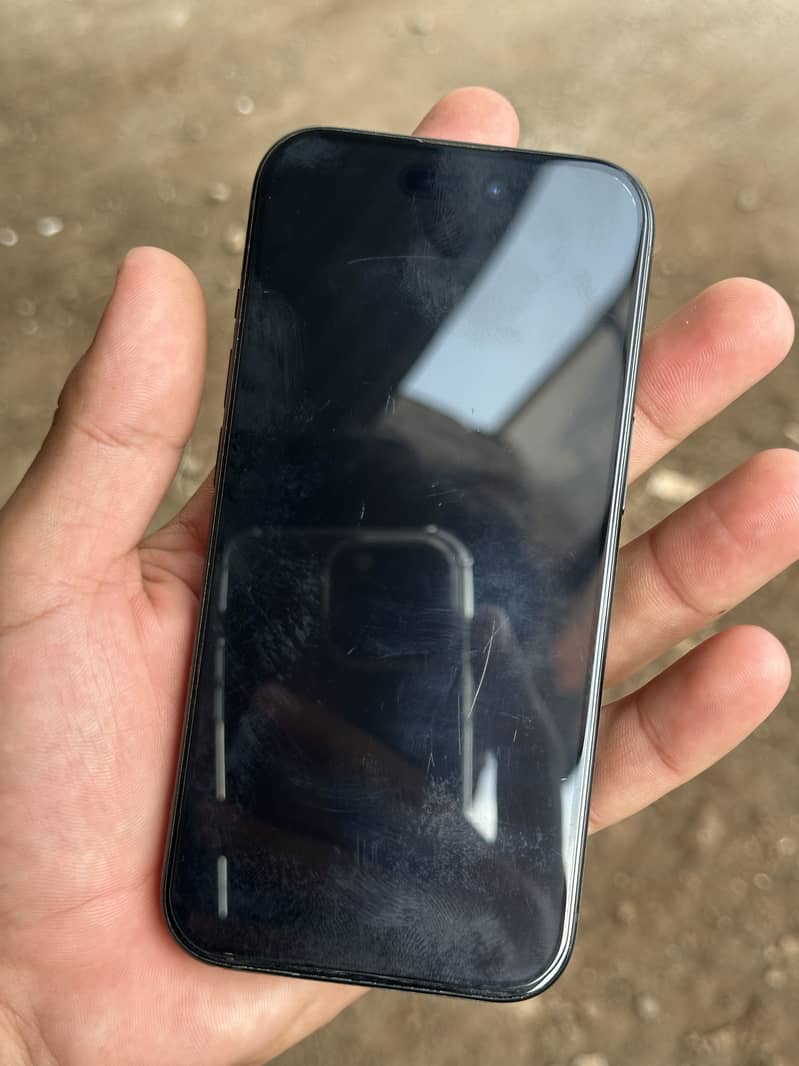 Apple iPhone 15 4