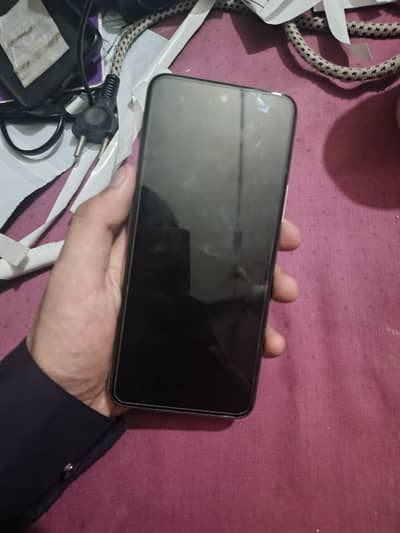 128GB internal Storage / GB RAM plus up to 5GB Extended RAM For Smooth