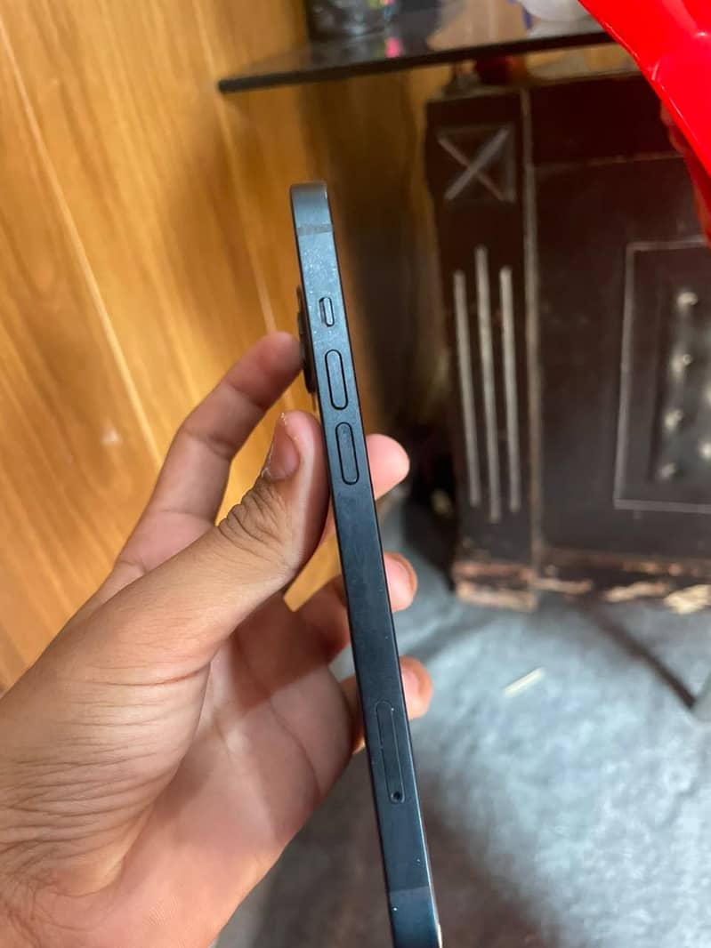 Apple iPhone 13 1