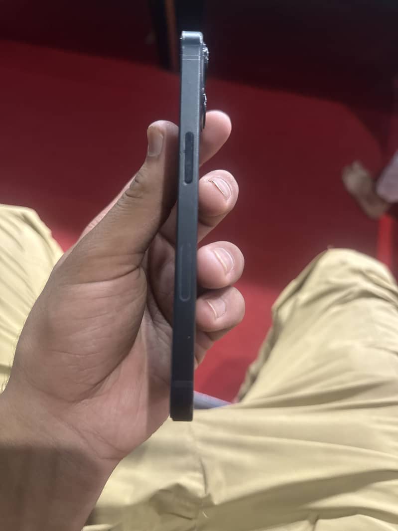Apple iPhone 13 1