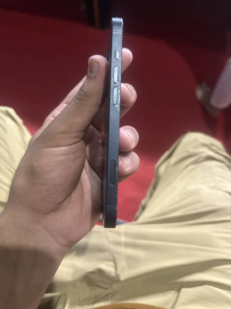 Apple iPhone 13 2