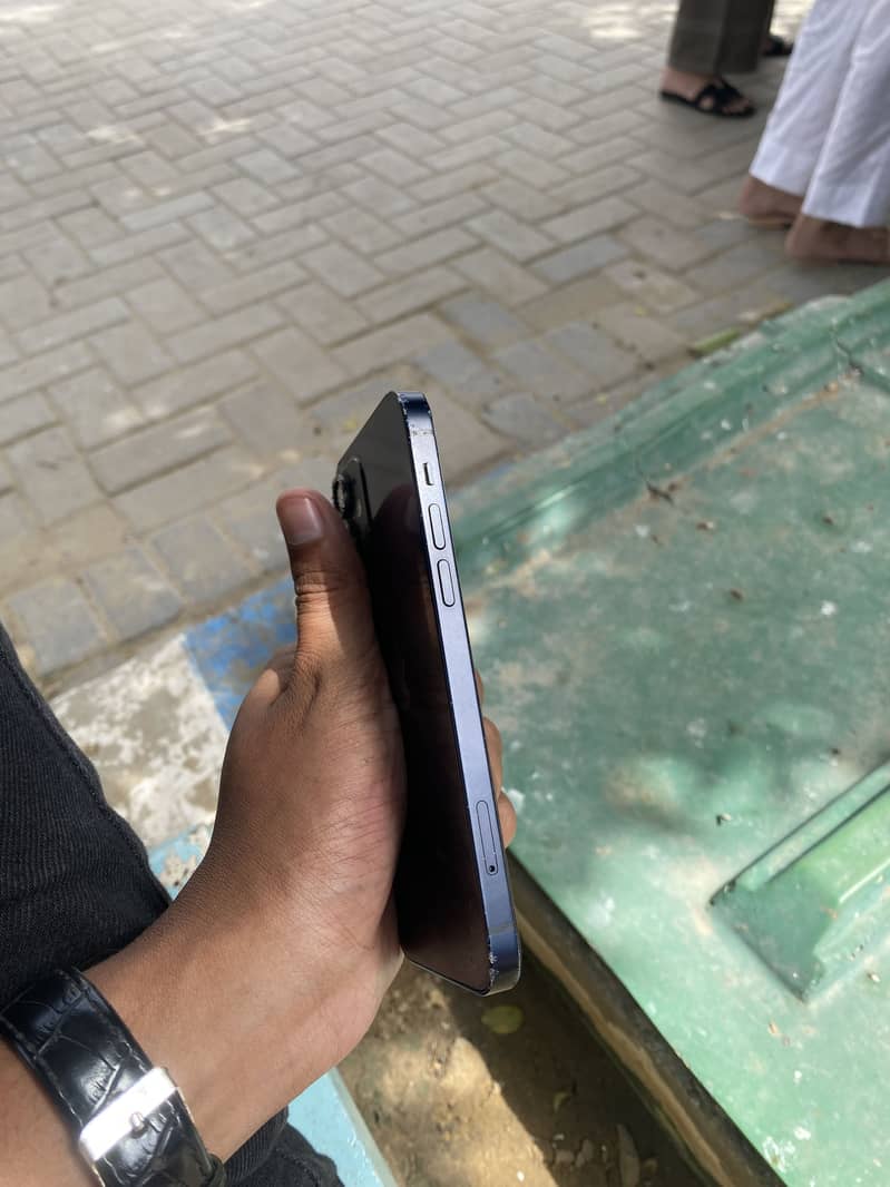 Apple iPhone 12 5