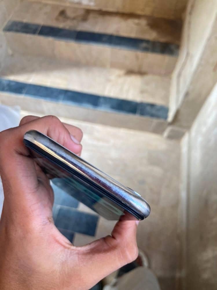 Apple iPhone X 3