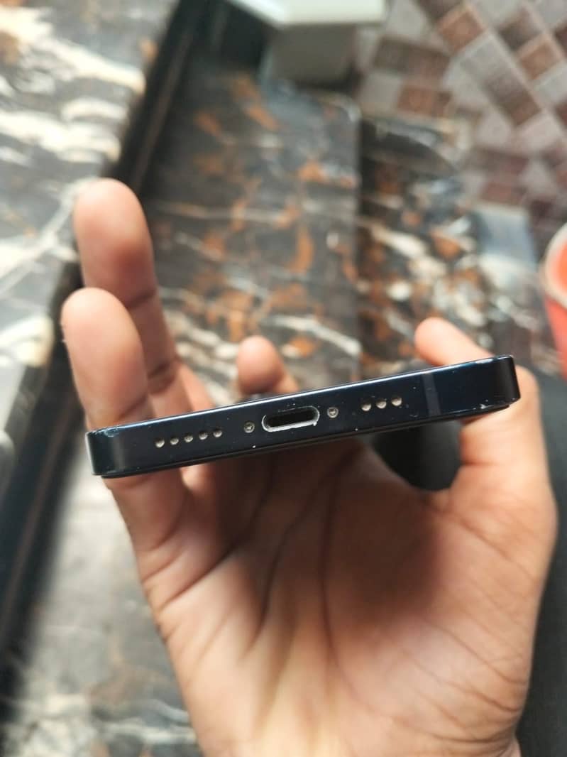 Apple iPhone 12 1