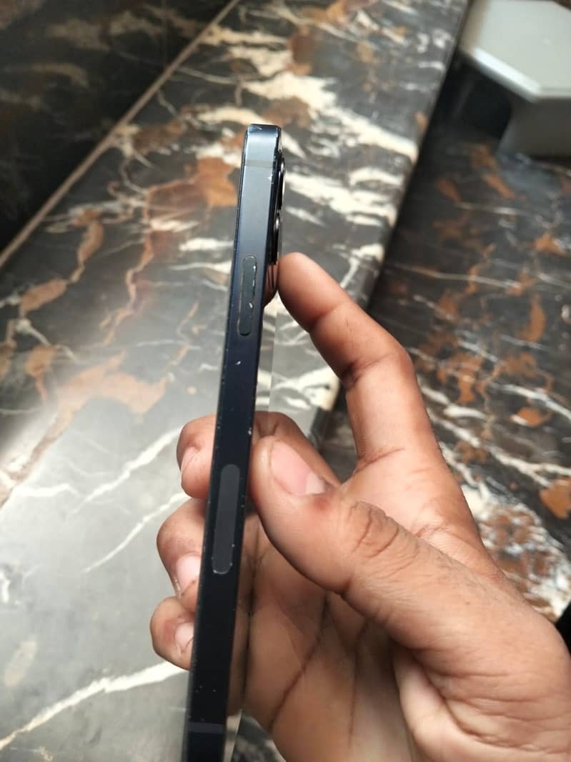 Apple iPhone 12 3