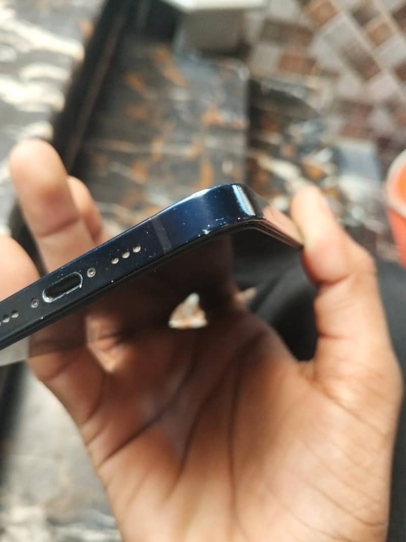 Apple iPhone 12 4
