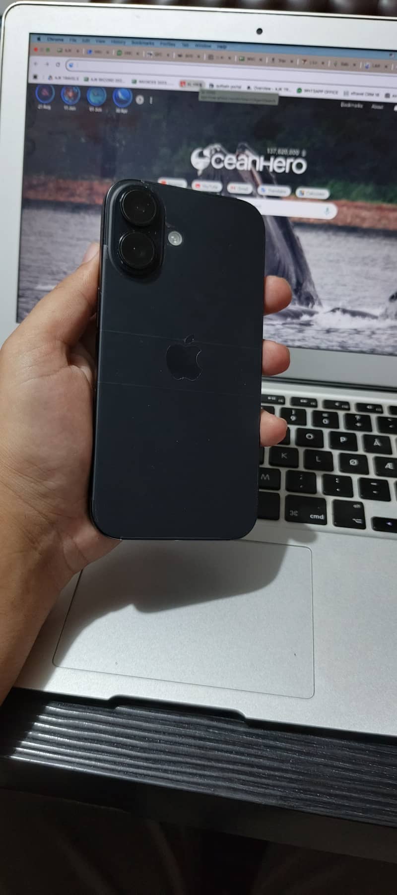 Apple iPhone 16 4