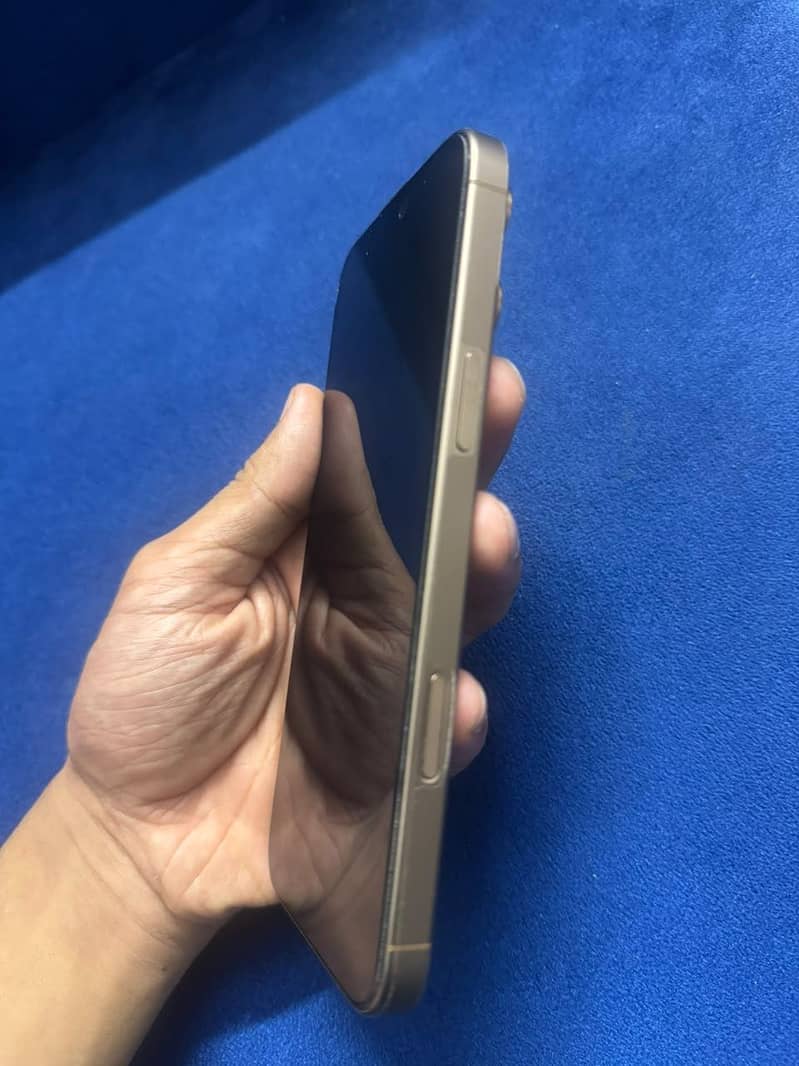Apple iPhone 16 Pro Max 3