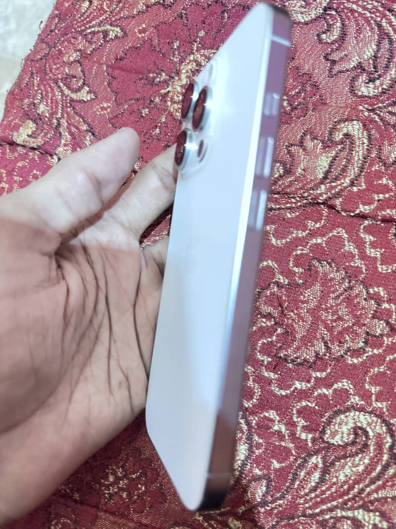 Apple iPhone 16 Pro 4