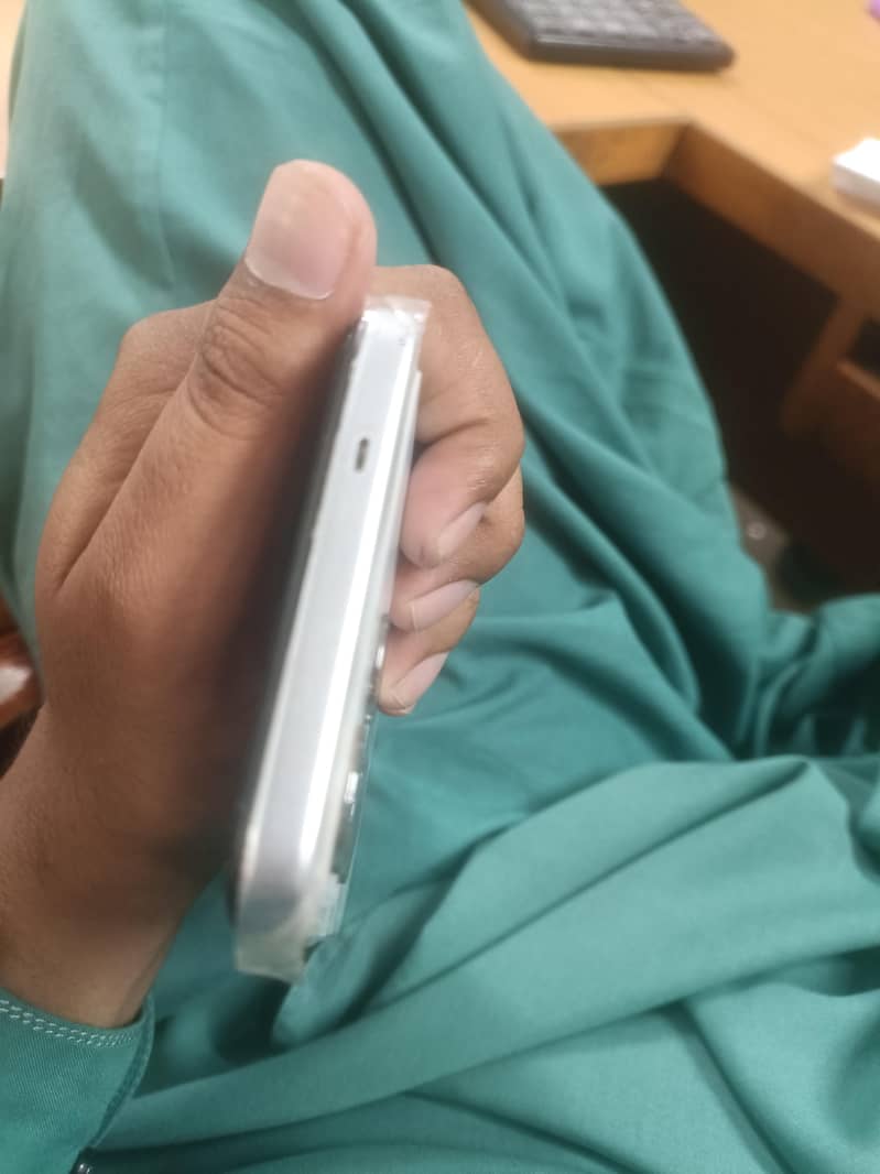 Tecno CAMON 40 1