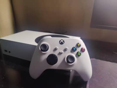 Xbox Series s(512gb) with one controller,cables and without box
