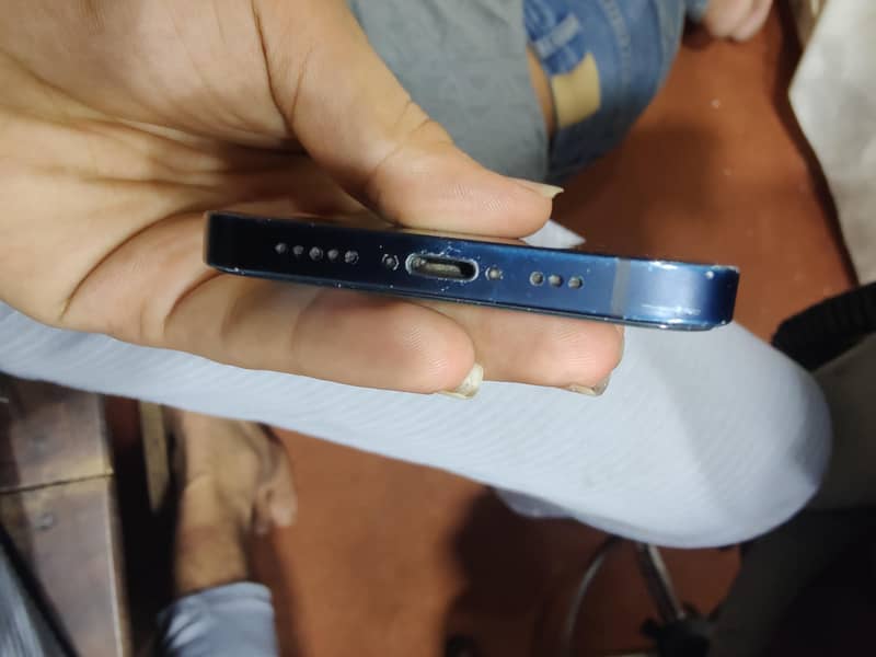 Apple iPhone 12 3