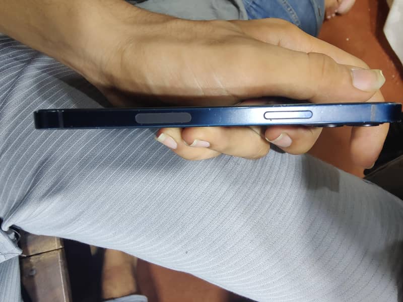 Apple iPhone 12 7
