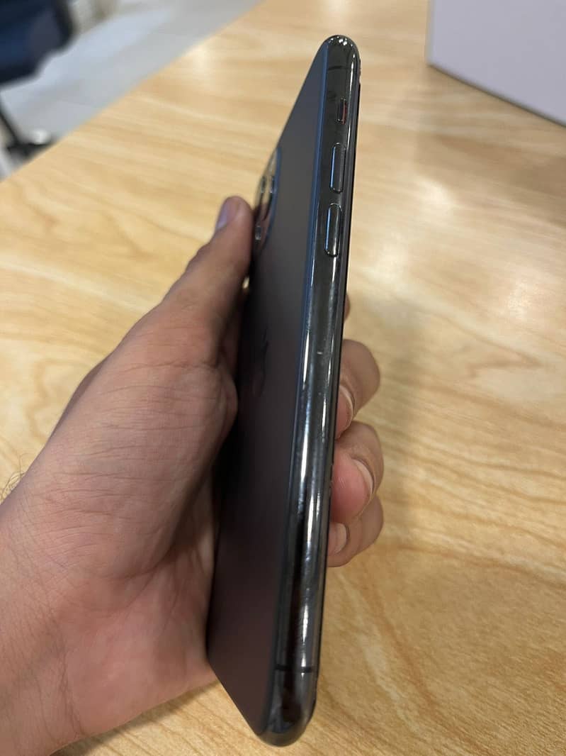 Apple iPhone 11 Pro 1