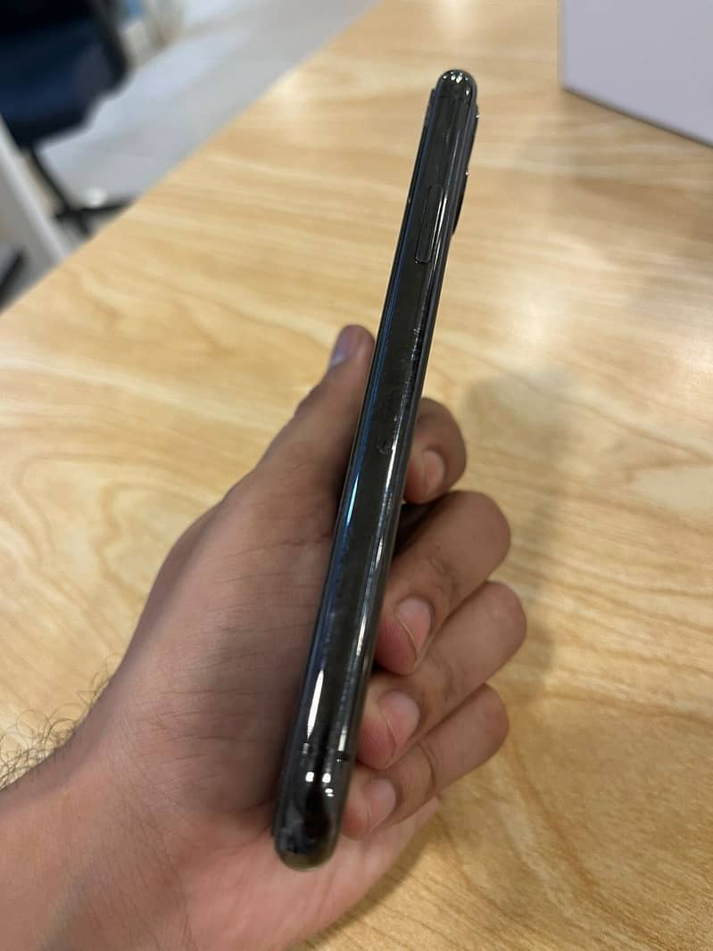 Apple iPhone 11 Pro 4