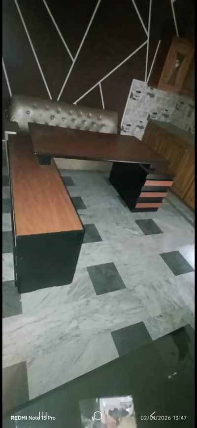 2 office executive tabels