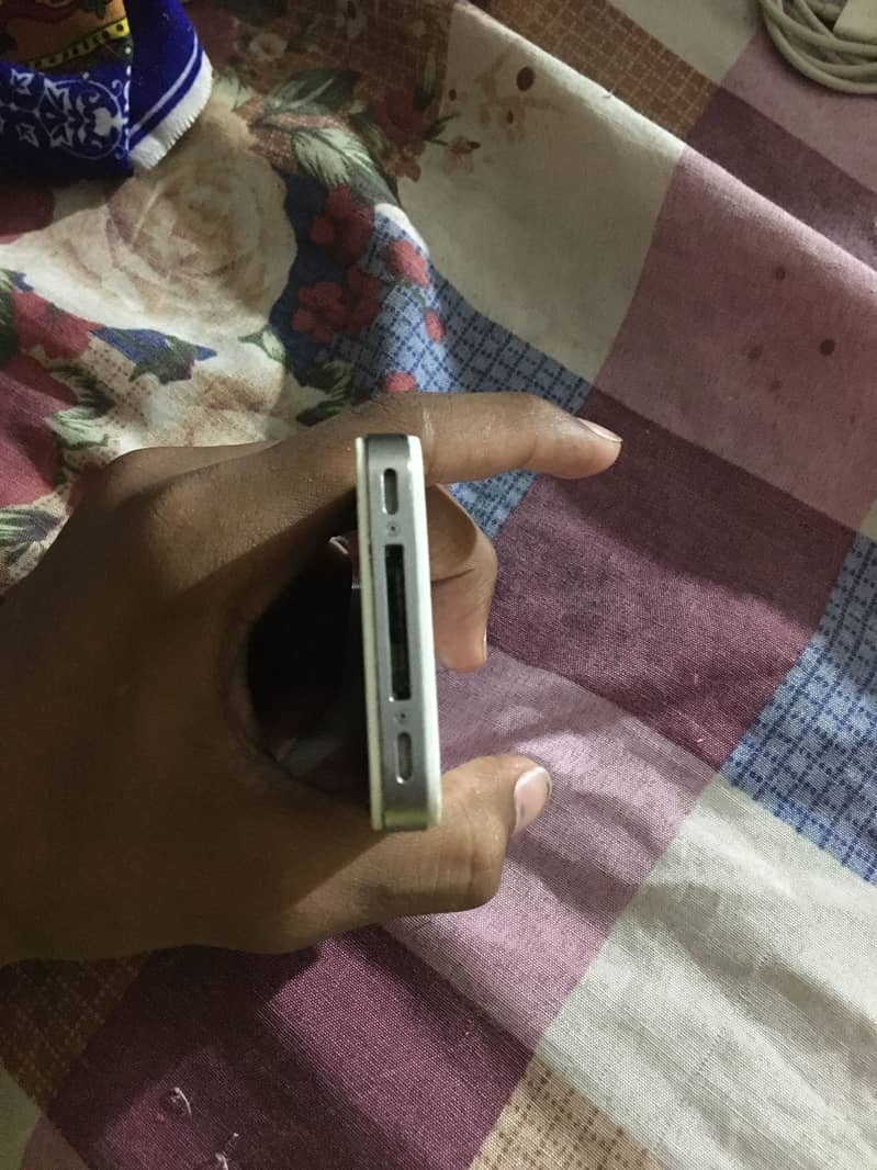 Apple iPhone 4 4