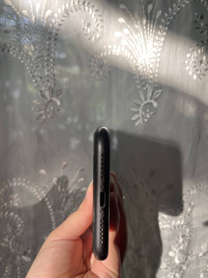 Apple iPhone 11 3