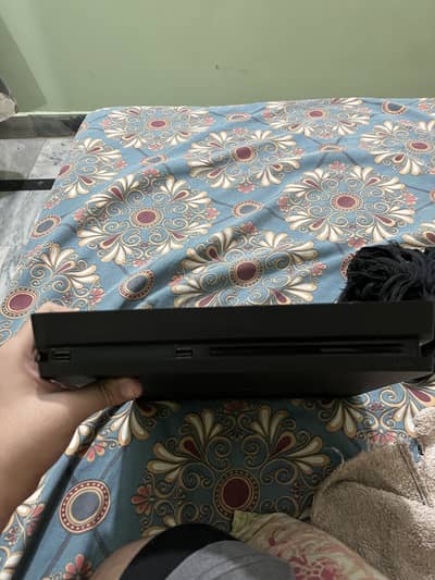Ps4 slim jb 500 gb with controller and  charging  stand in just 55000