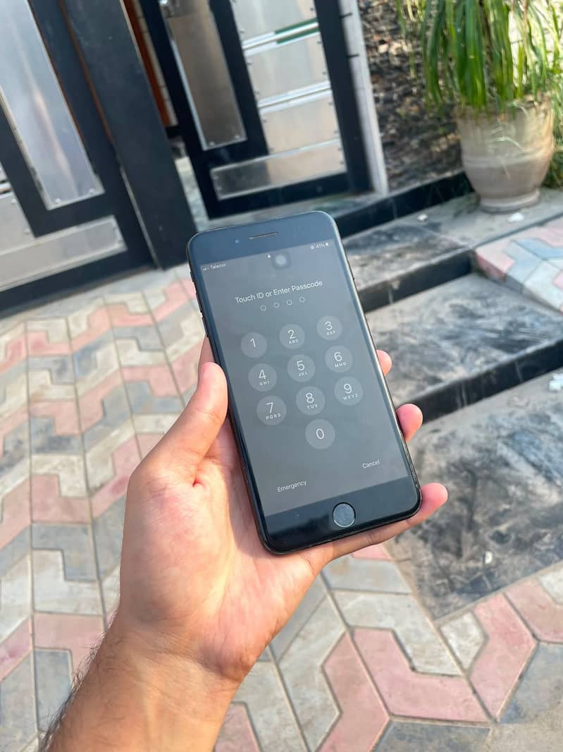 Apple iPhone 7 Plus 6