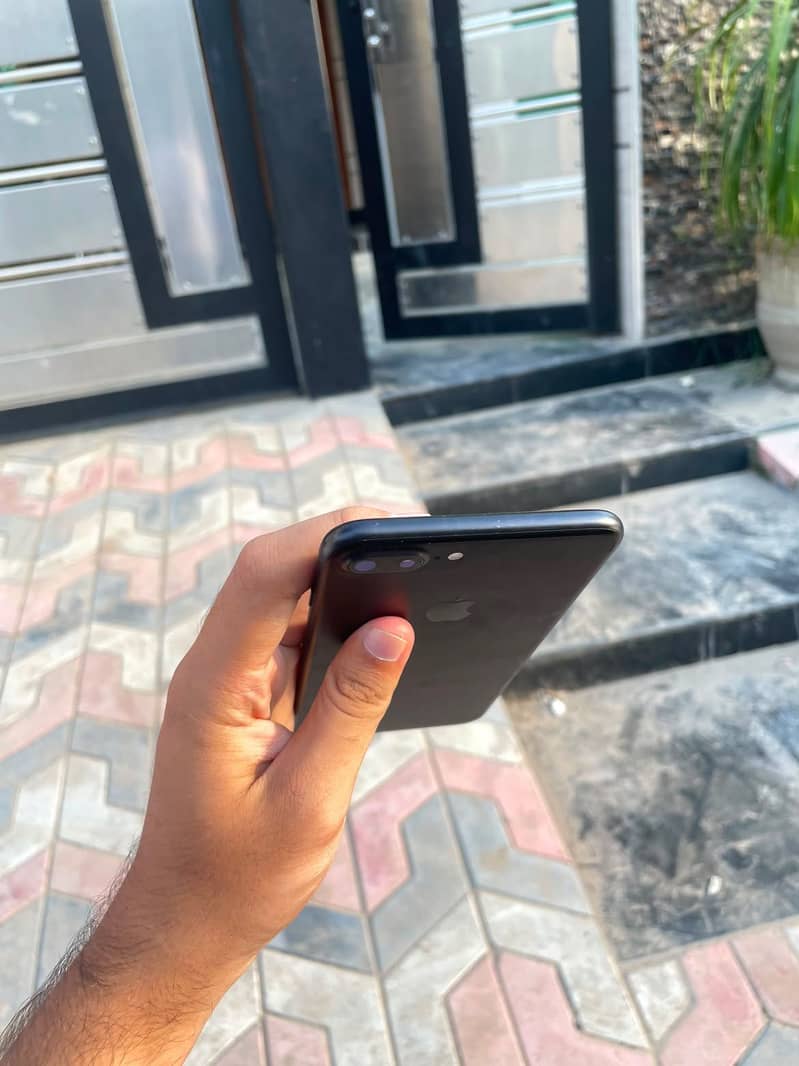Apple iPhone 7 Plus 28