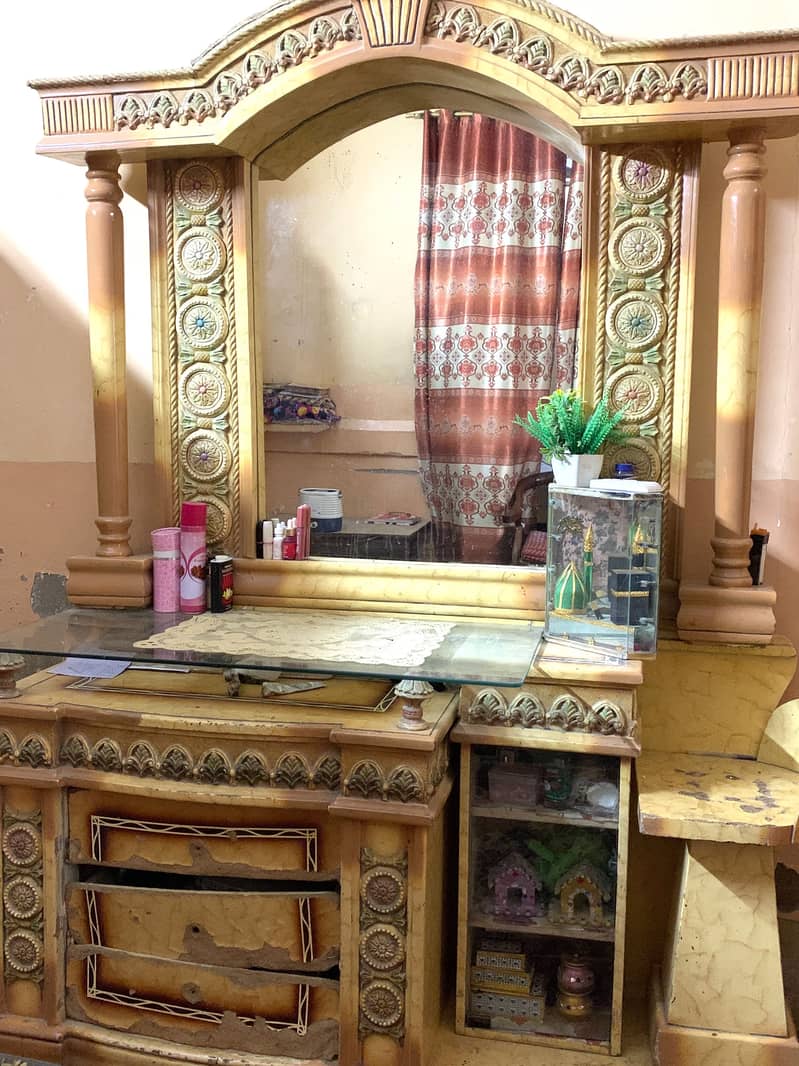 Dressing table with stole 0