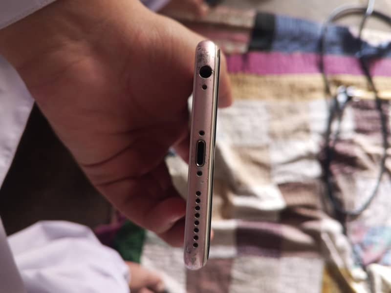 Apple iPhone 6S Plus 4