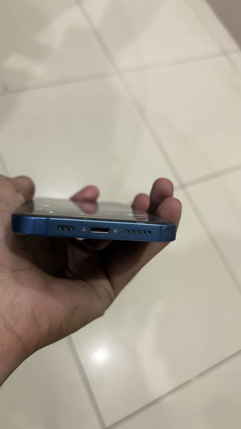 Apple iPhone 13 5