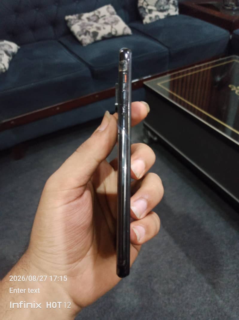 Apple iPhone X 3