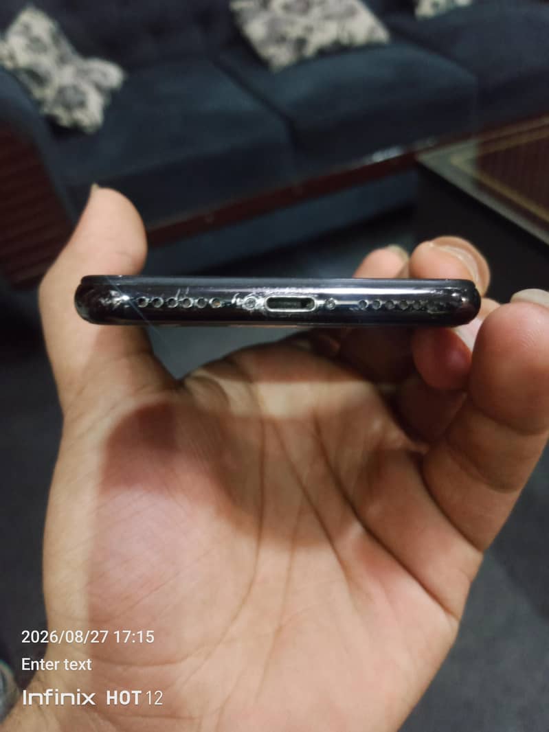 Apple iPhone X 4