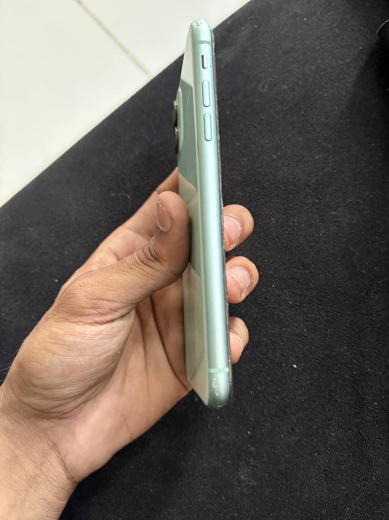 Apple iPhone 11 0
