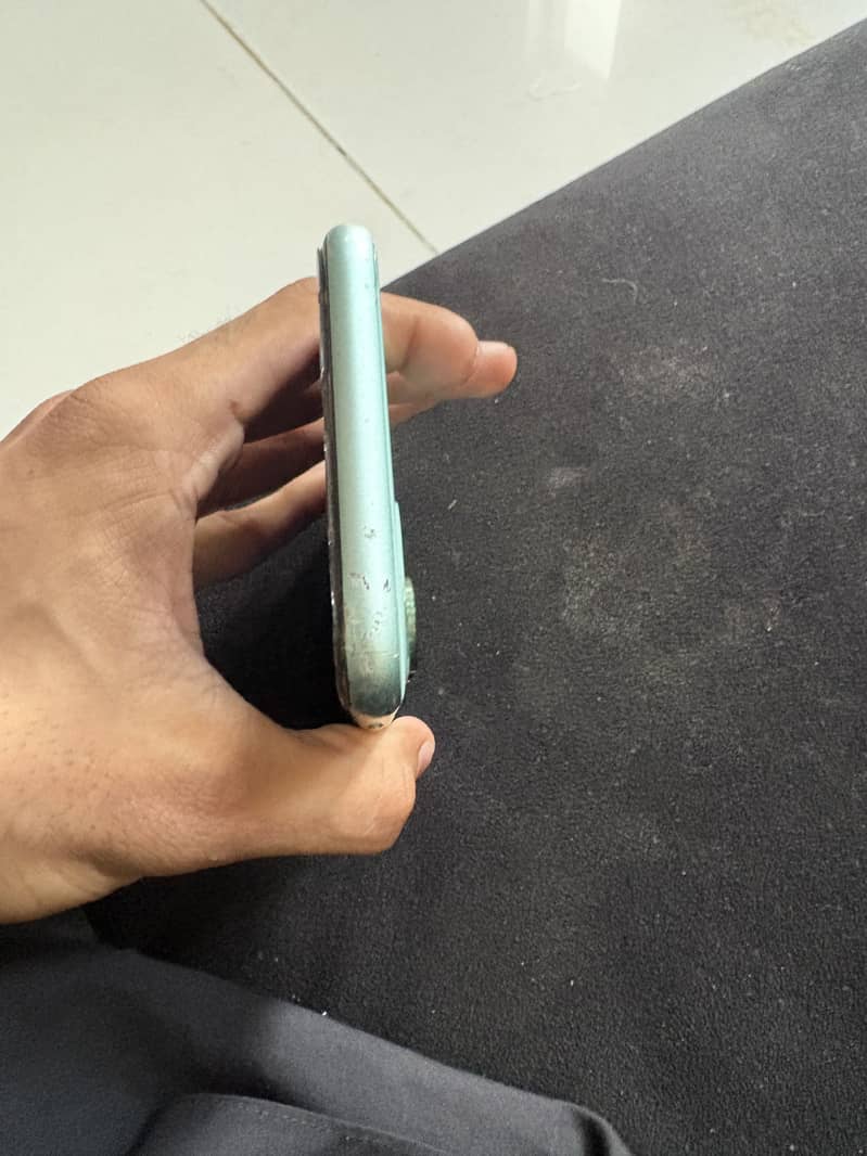 Apple iPhone 11 3
