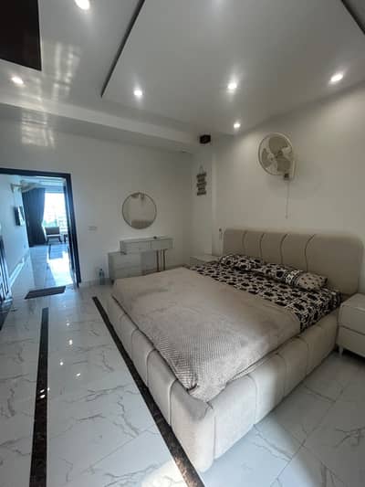Luxury 1-Bed Apartment for Rent Prime Location Eiffel View