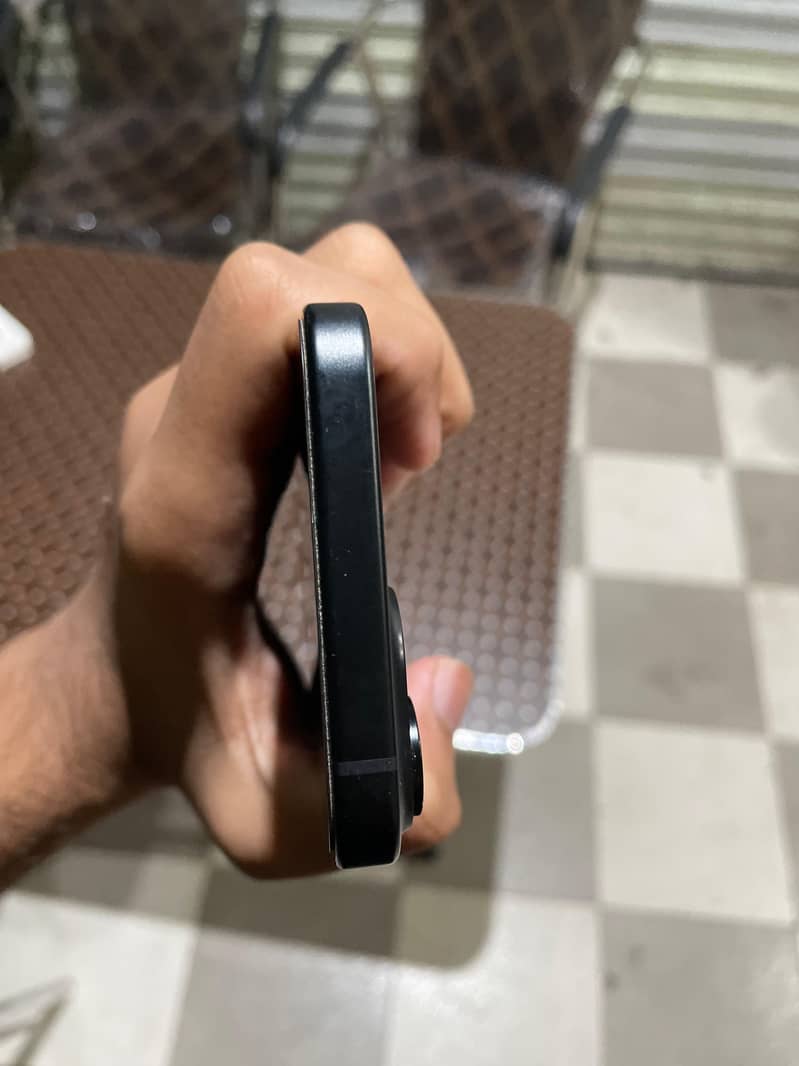 iPhone 15 4
