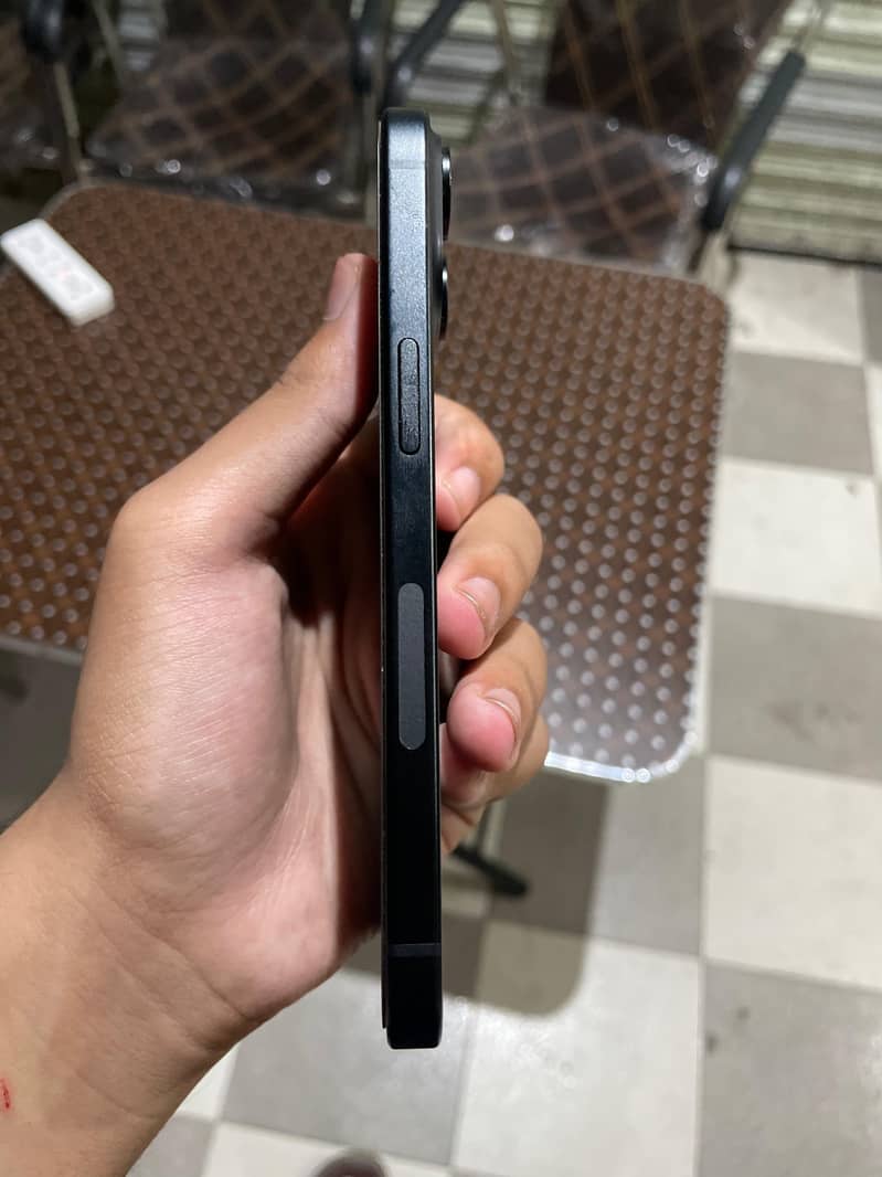 iPhone 15 5