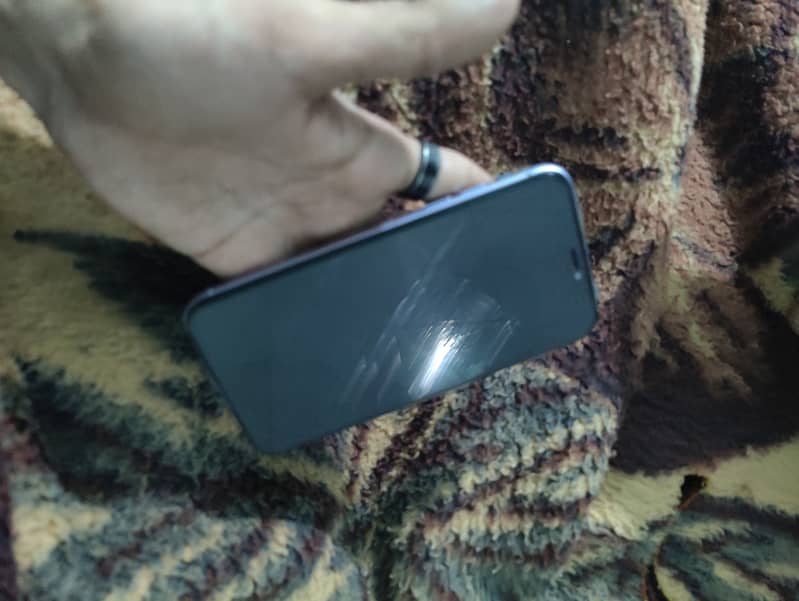 Apple iPhone 11 3