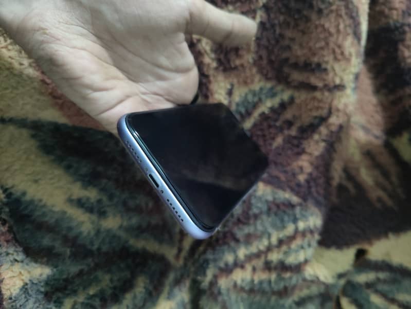 Apple iPhone 11 6