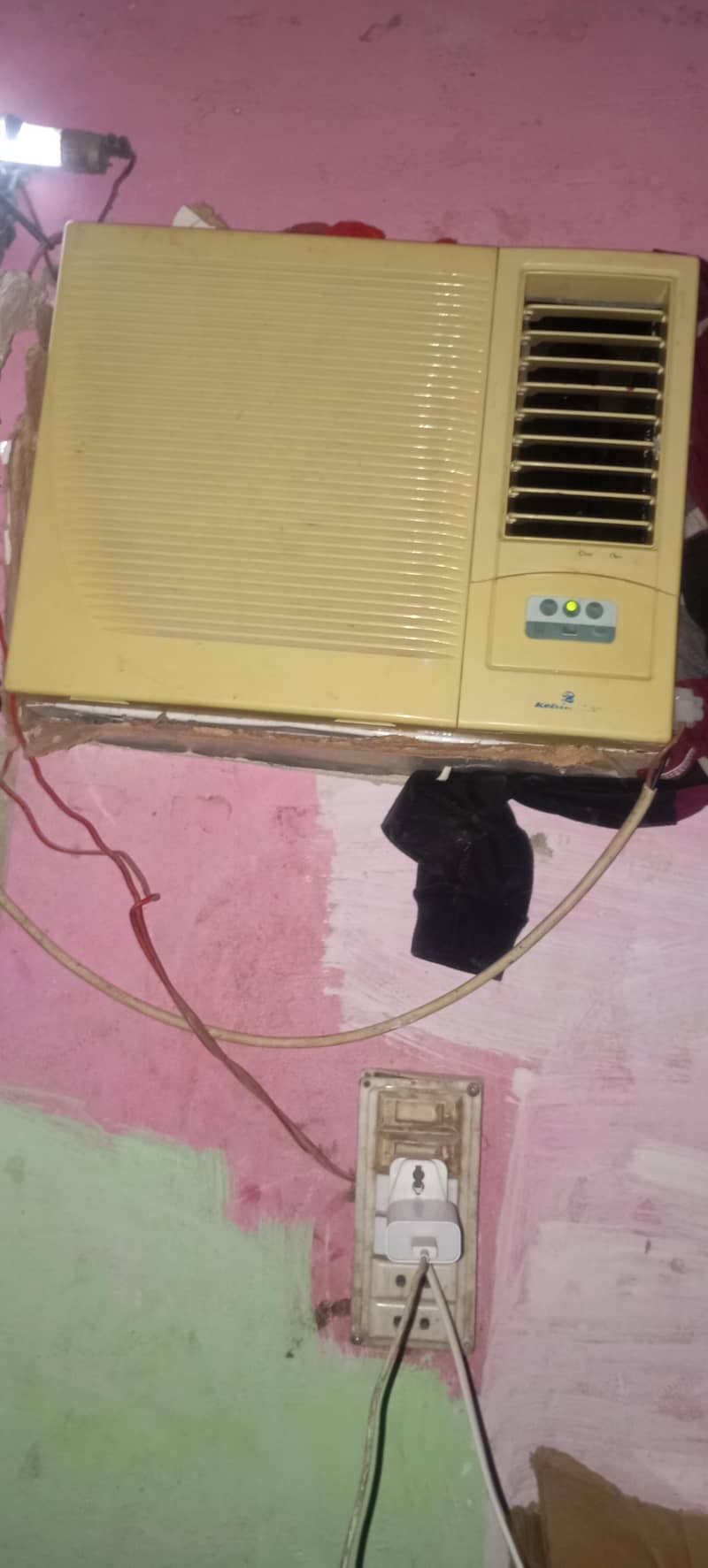 window AC 0