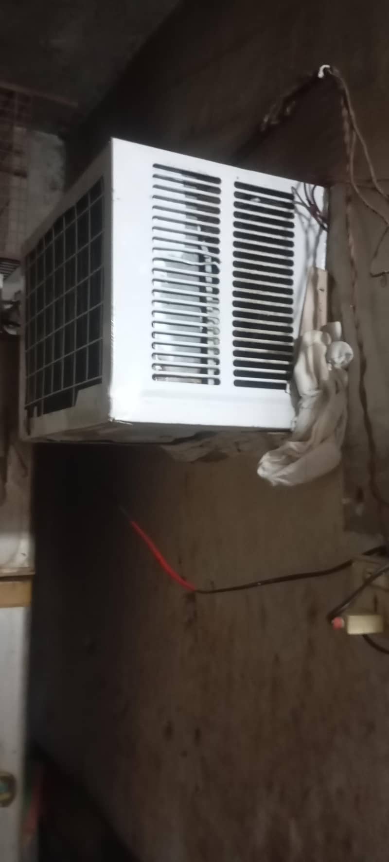 window AC 3