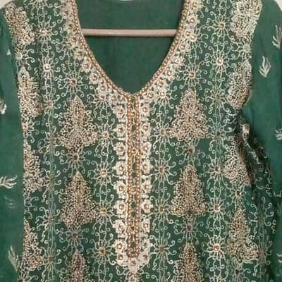 Party wear dress in Medium size.
