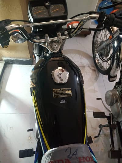 Honda 125 black colour 2025 new sticker
