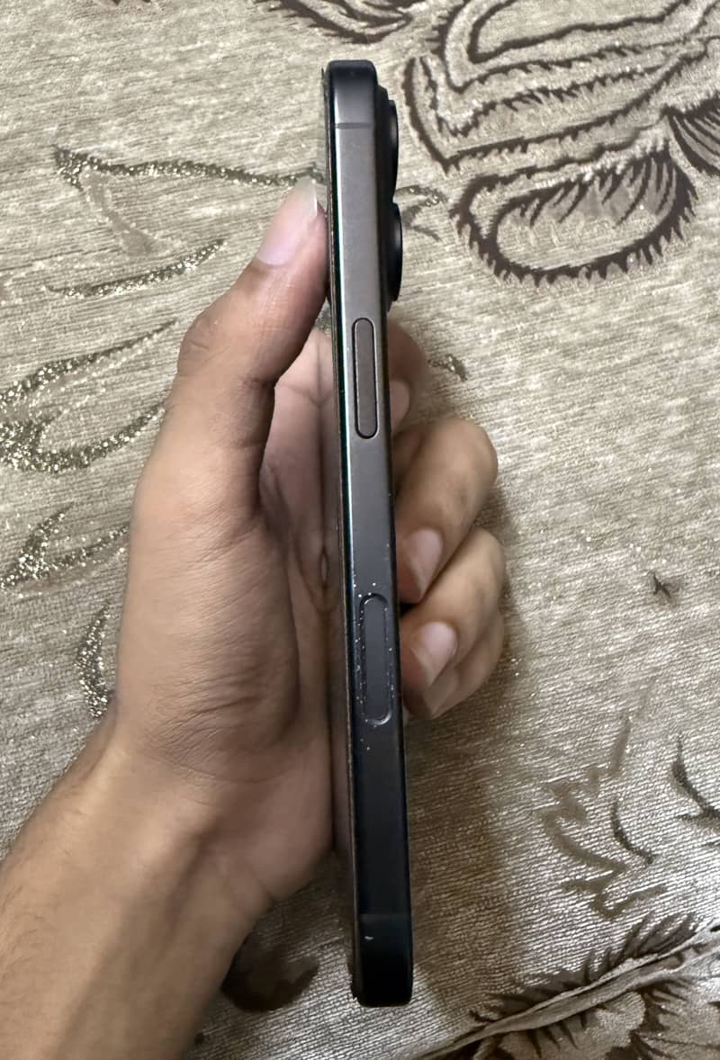 Apple iPhone 16 0