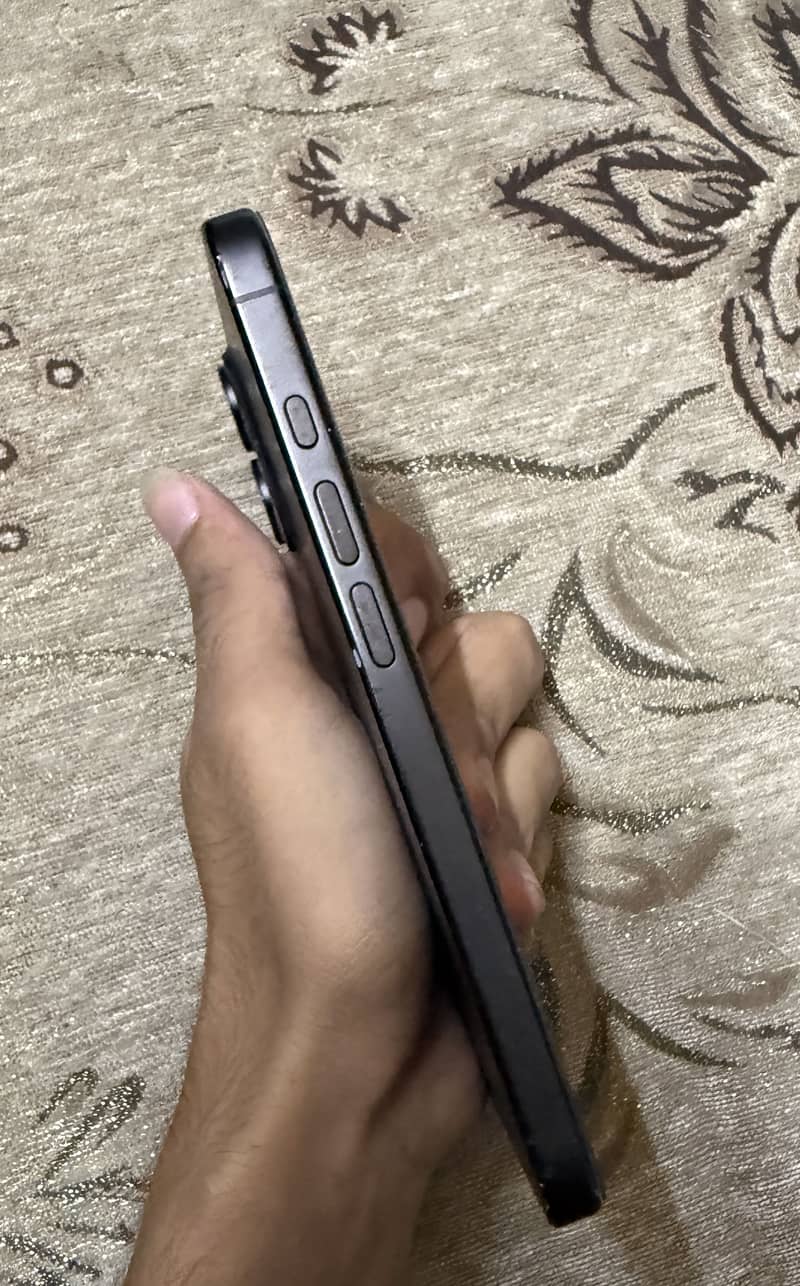 Apple iPhone 16 1