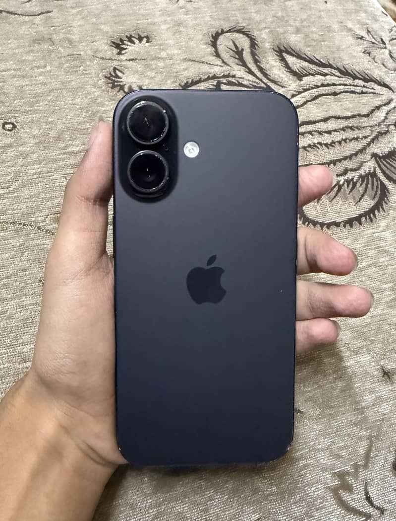 Apple iPhone 16 4