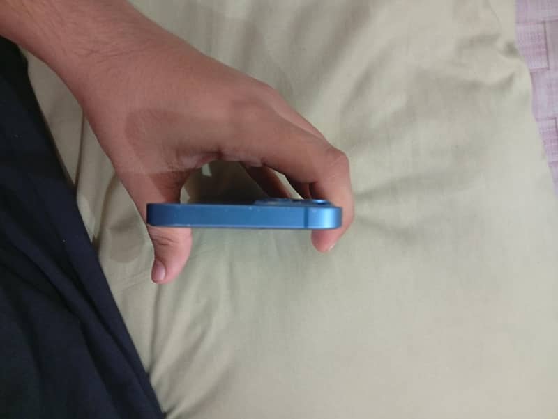 Apple iPhone 13 2